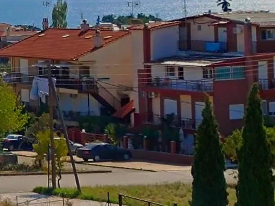Blue Moon Apartments Неа Миханиона Екстериор снимка